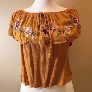 Women's shirt that can go on or off shoulders.